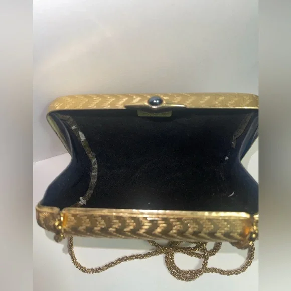 SAKS FIFTH AVENUE VINTAGE WOMENS GOLD METAL CLUTCH / PURSE MADE IN ITALY - Picture 10 of 15